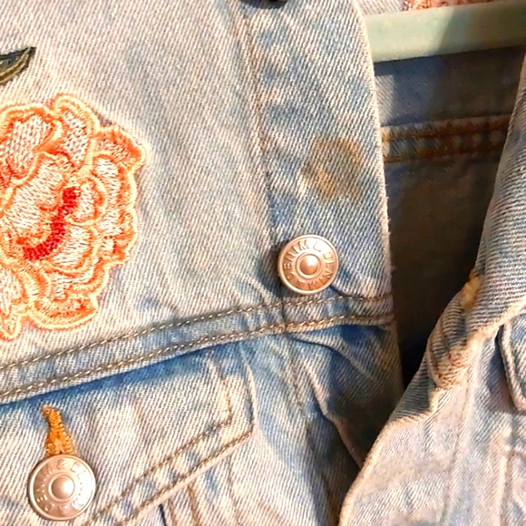 Beautiful Embroidered Denim Jacket - Picture 6 of 8